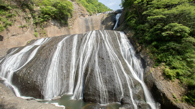 新緑に包まれた【袋田の滝】！自然のパワーで身も心も癒されよう！　1泊2食バイキングプラン