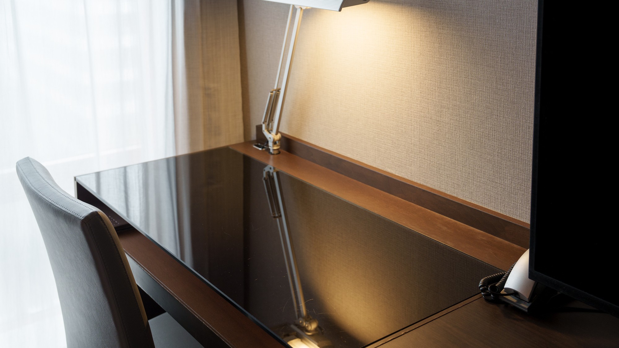 フォルツァダブルルーム 一例｜18平米／ベッド幅140cm／禁煙