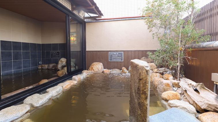 【男性】露天風呂　■湯温：41～42℃ 大浴場(9階)・営業時間15:00-翌10:00