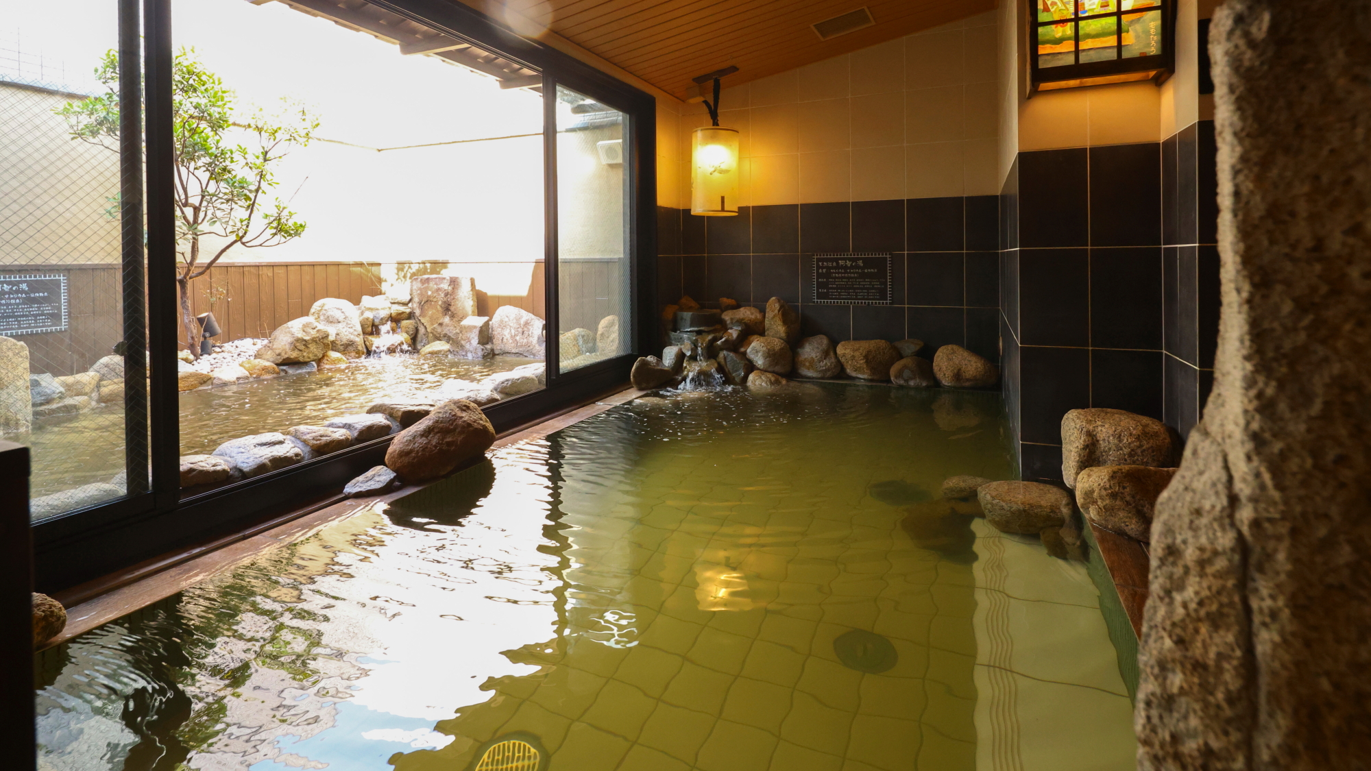 【女性】内風呂　■湯温：40～41℃ 大浴場(9階)・営業時間15:00-翌10:00