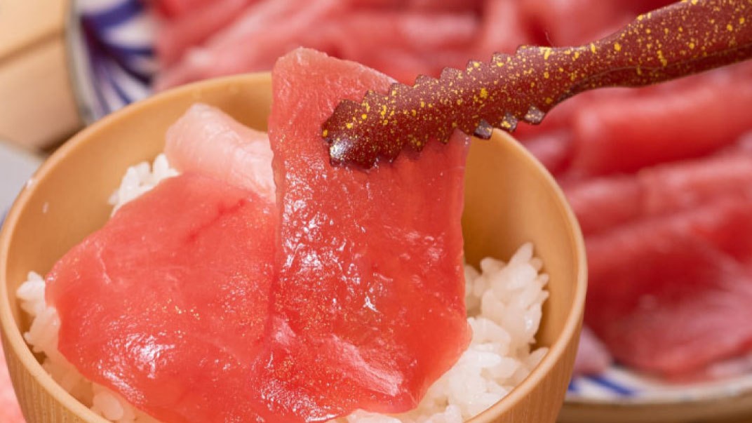 【マグロ】新鮮なマグロをのせた海鮮丼