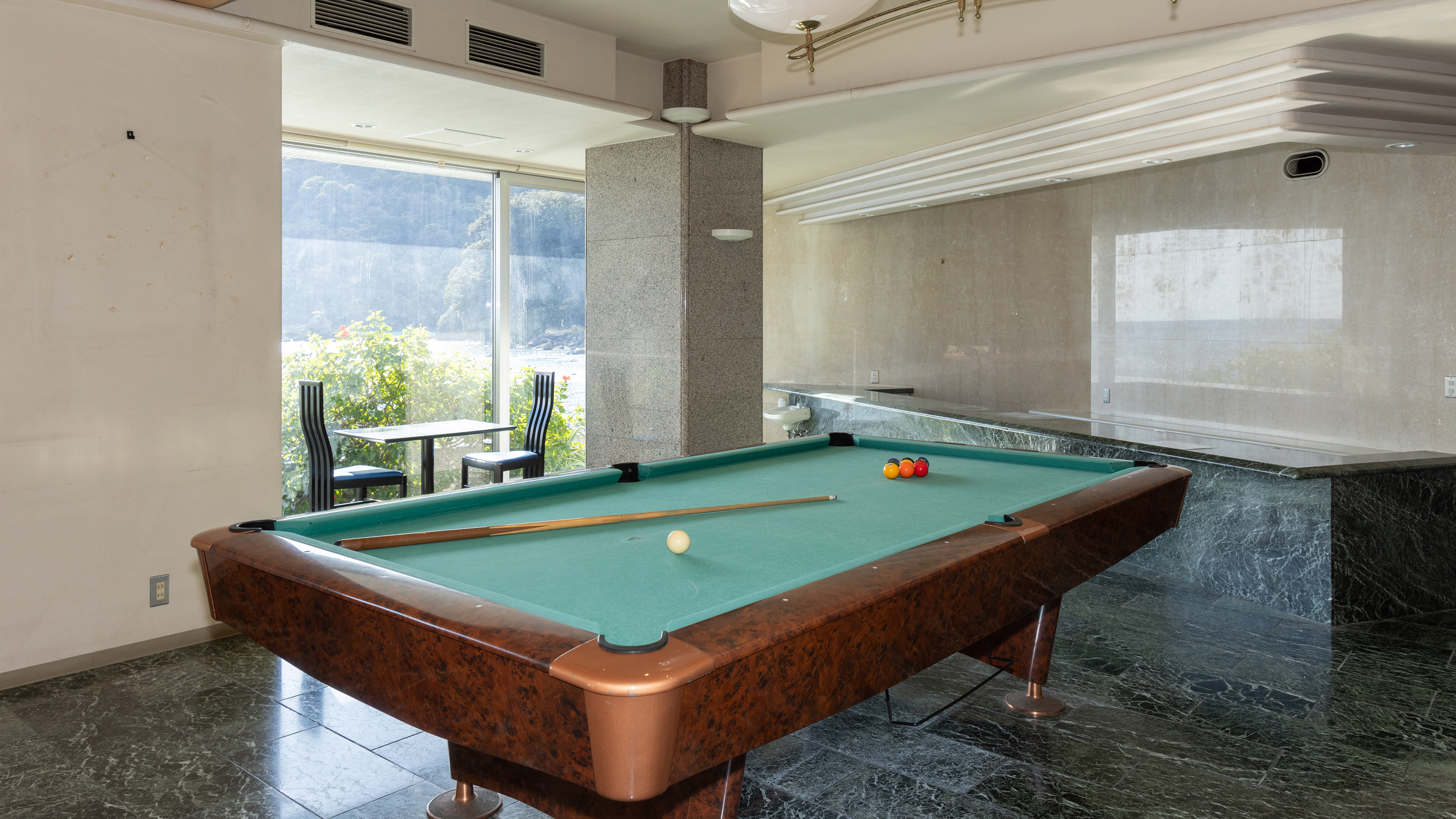 館内ビリヤード