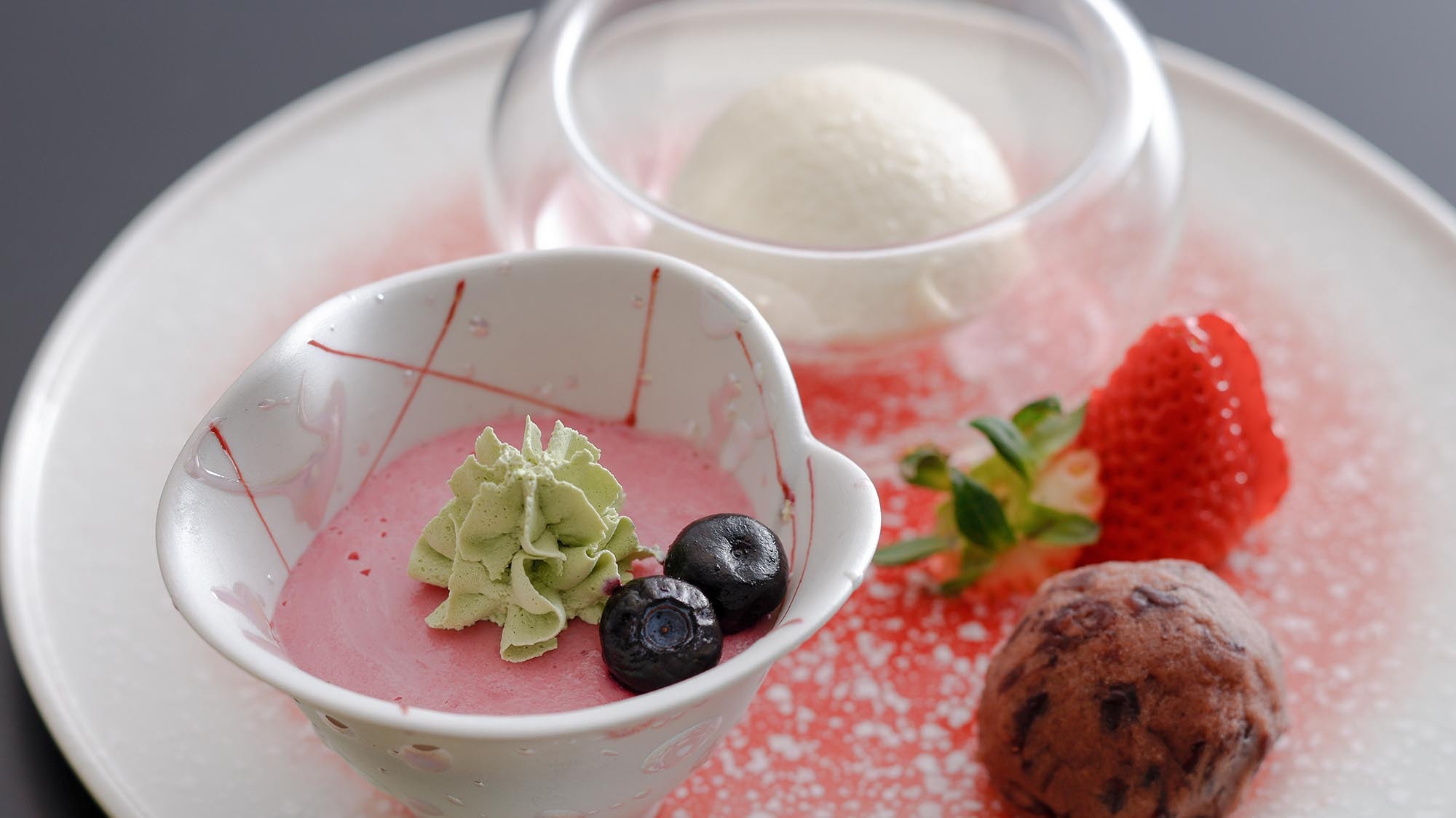 【四季】風と香りに誘われ行く旅路。演出を愉しみ旬食材を味わう創作料理●Siki 季節の佳肴［HX］