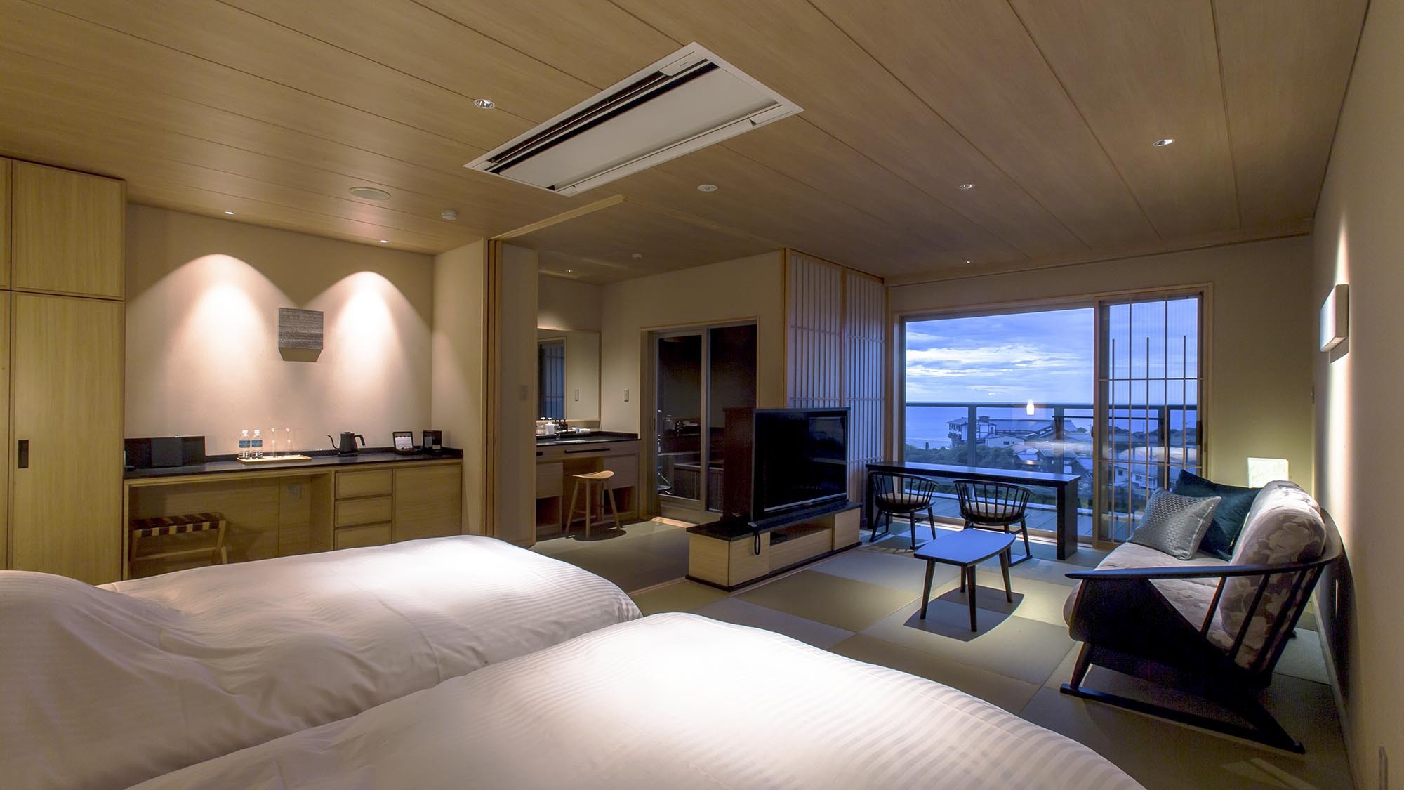 【新春｜1日1組様】さりげない贅沢。海景と丹後の伝統が彩る客室で優雅な寛ぎ●客室UPグレード［H2］