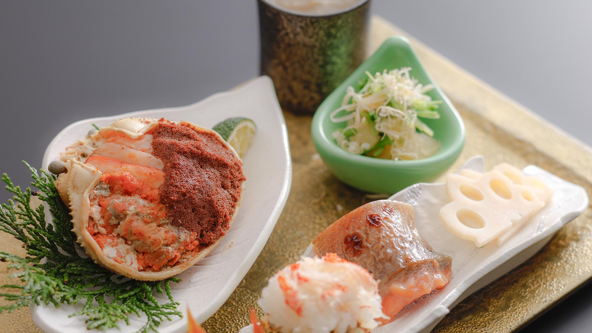 【四季-冬-】ラウンジから一望する冬の日本海。温泉付き客室で寛ぐ大人余暇●京都和牛付き蟹会席［H2］