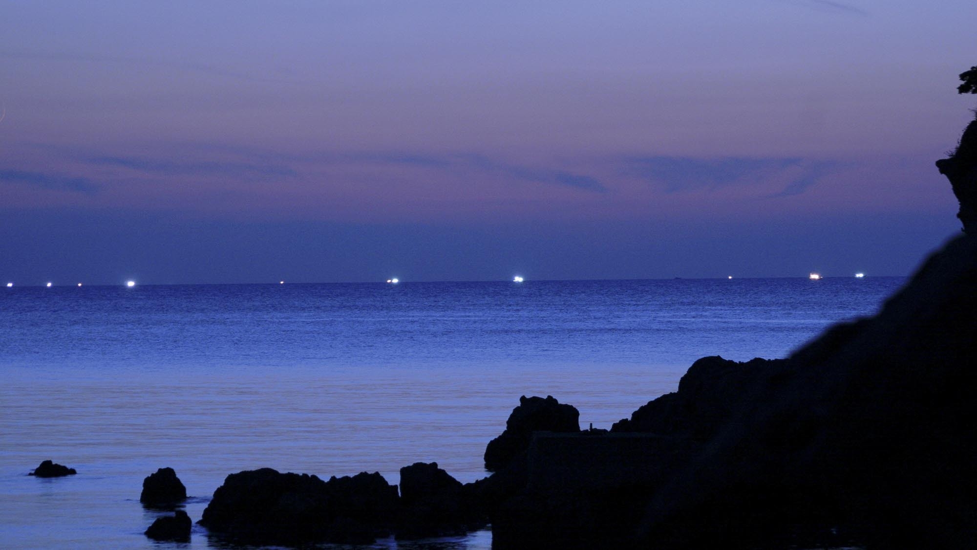 【燈夜】活け〆白イカとふうか名物「雲丹鍋」を味わう、漁火灯る初夏の夕べ［FAi］