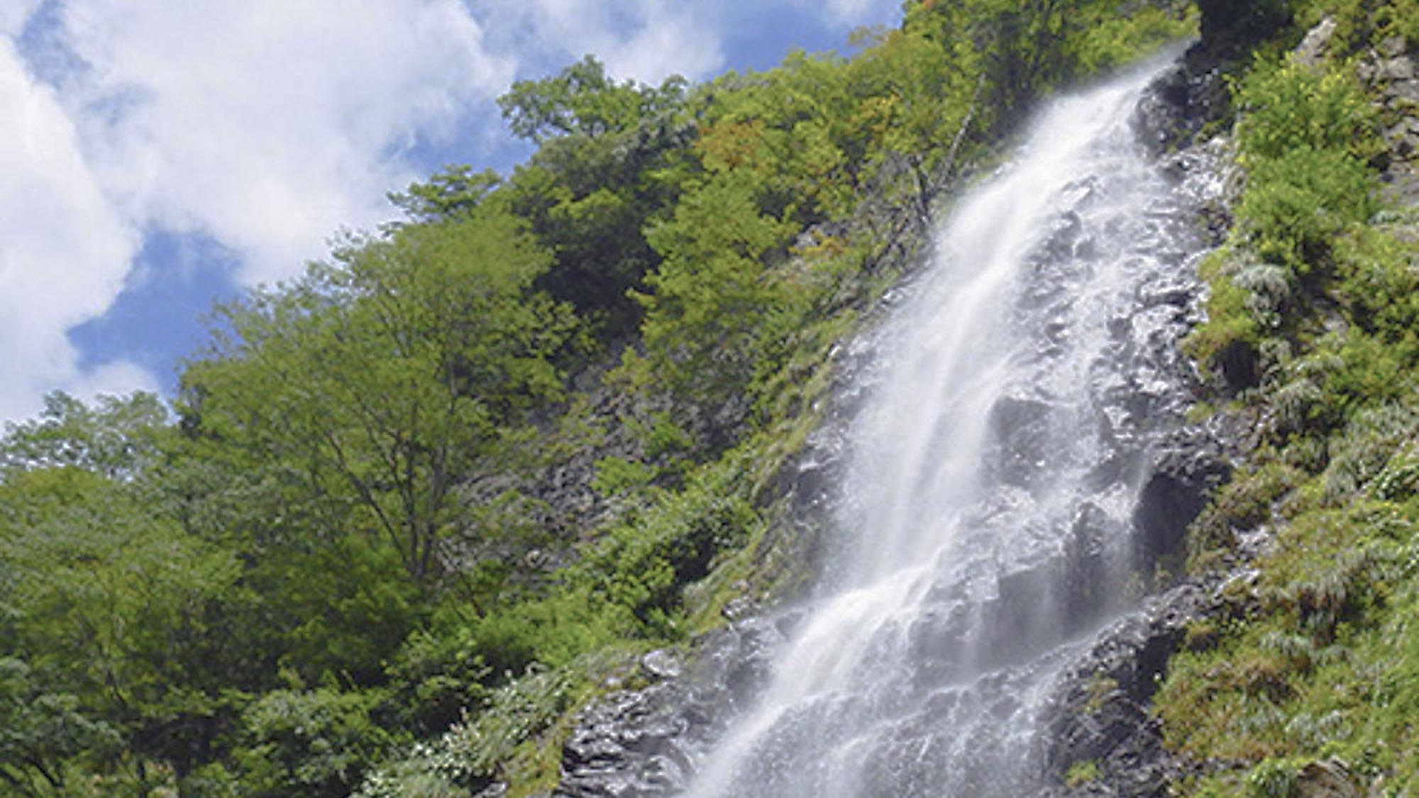 【天滝】日本の滝百選に選ばれた高さ98ｍの名瀑からはマイナスイオンを（当館より車で約80分）