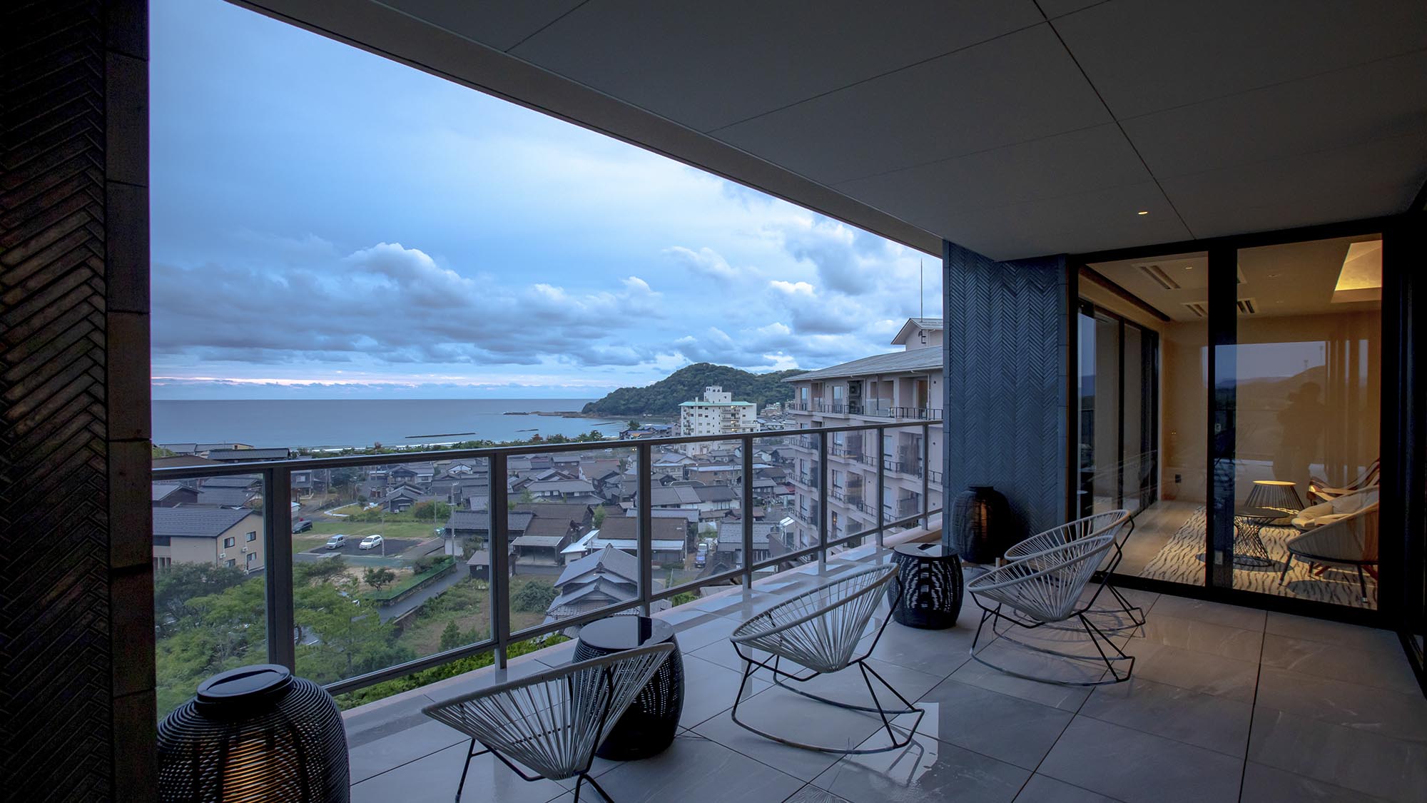 【ラウンジテラス碧－AO－】