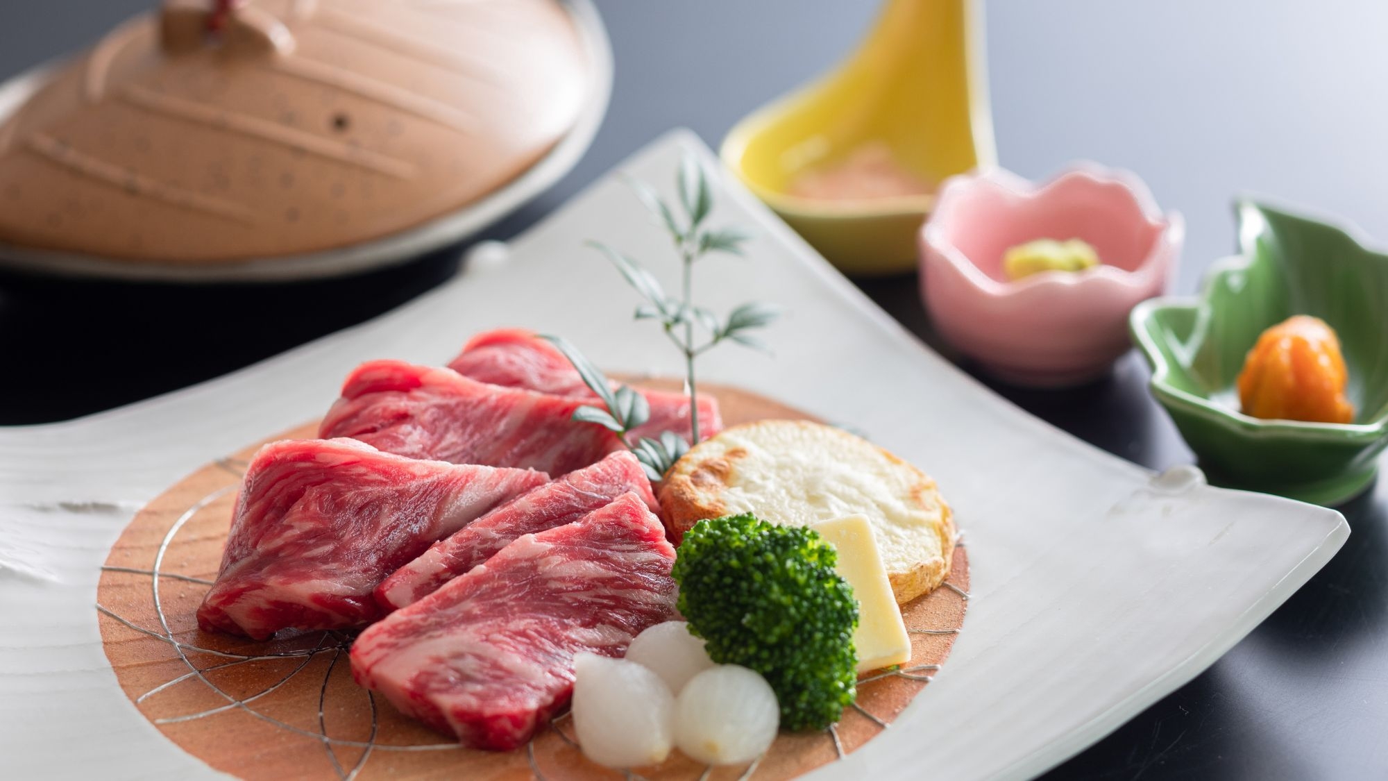 【秋 一品プラス】8種の魚介と3つの薬味で味わう和牛をお腹に収獲★黒毛和牛付き魚魚会席［IL-s］