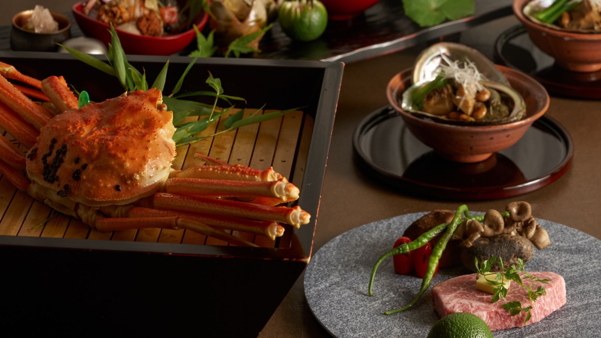 【冬さき楽30】日本海の冬の旬、活松葉蟹と銘牛、そしてこだわりの一皿を愉しむ蟹会席【AG】