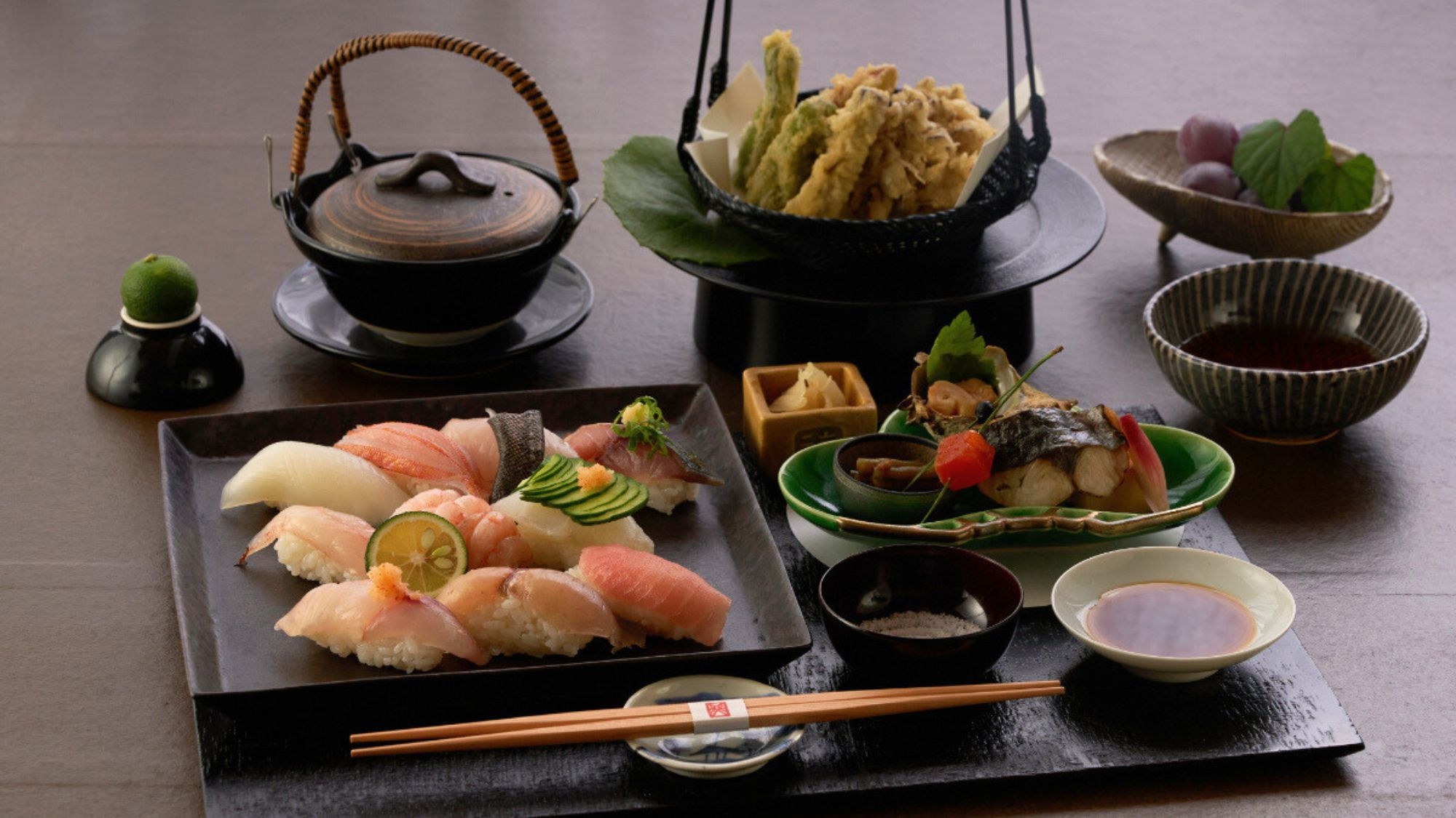 「海の京鮨 御膳」魅力が凝縮された一握り、丹後米と富士酢を使用した地魚十貫盛り美味少量プラン【AI】