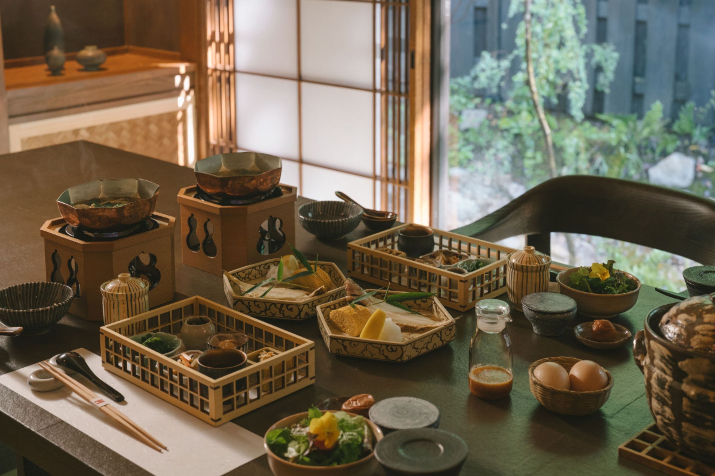 【一泊朝食】静寂な時間と温泉を愉しむ、自由な旅人に相応しい朝食付宿泊プラン【ZX】