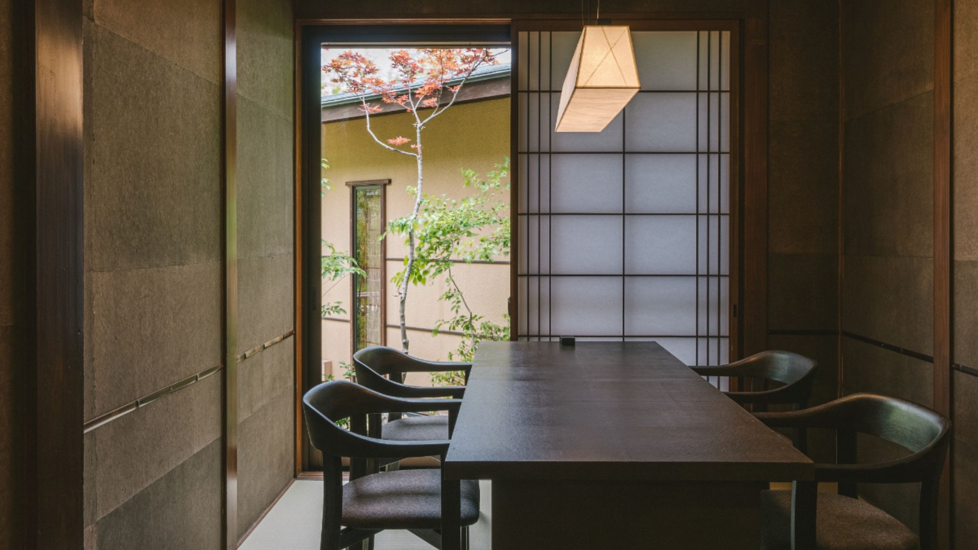 【冬】日本海の冬の旬、活松葉蟹と銘牛、そしてこだわりの一皿を愉しむ蟹会席【AG】