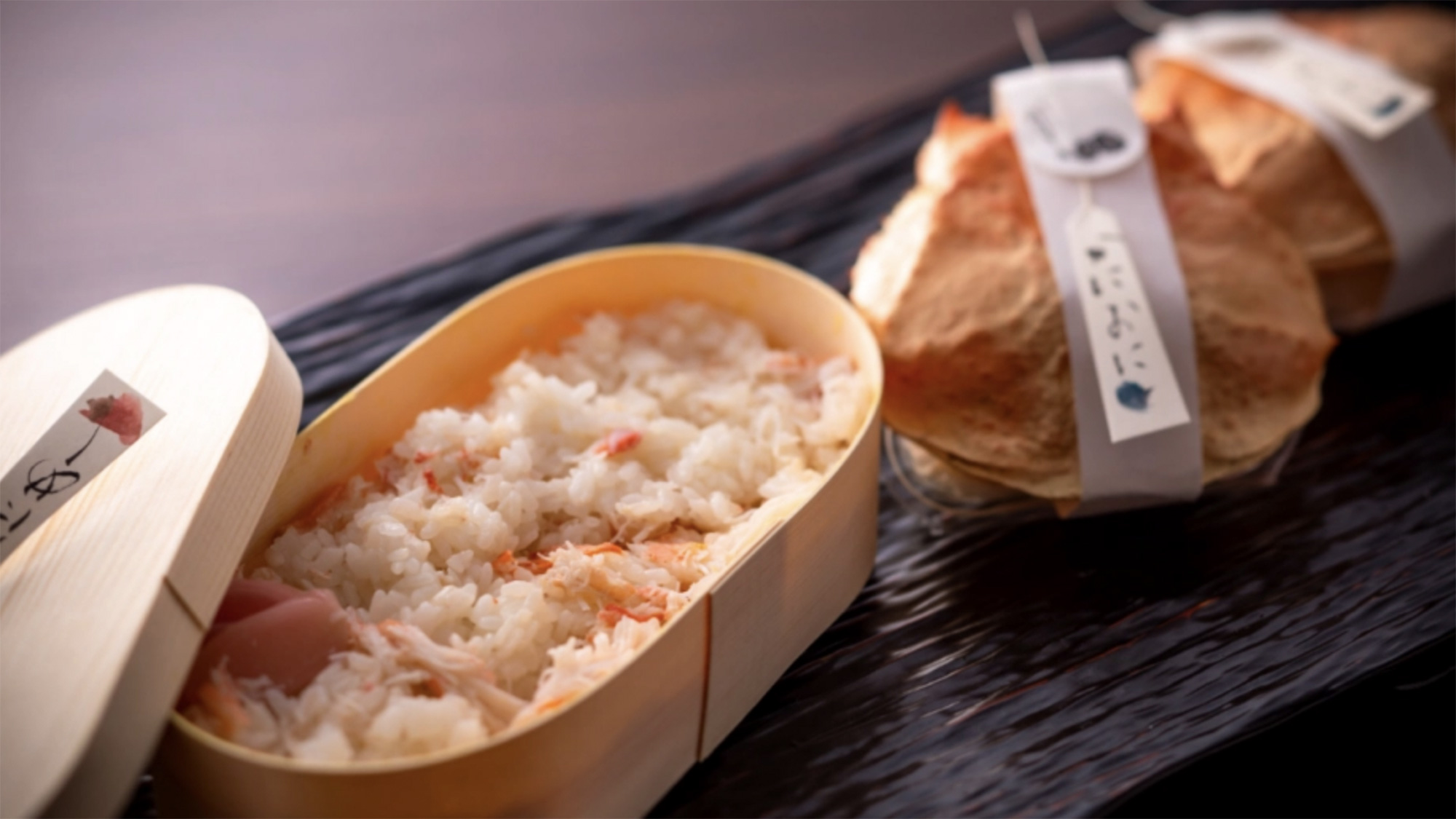 【特典 冬】料理長の愛情たっぷり蟹飯をお土産に[一例]