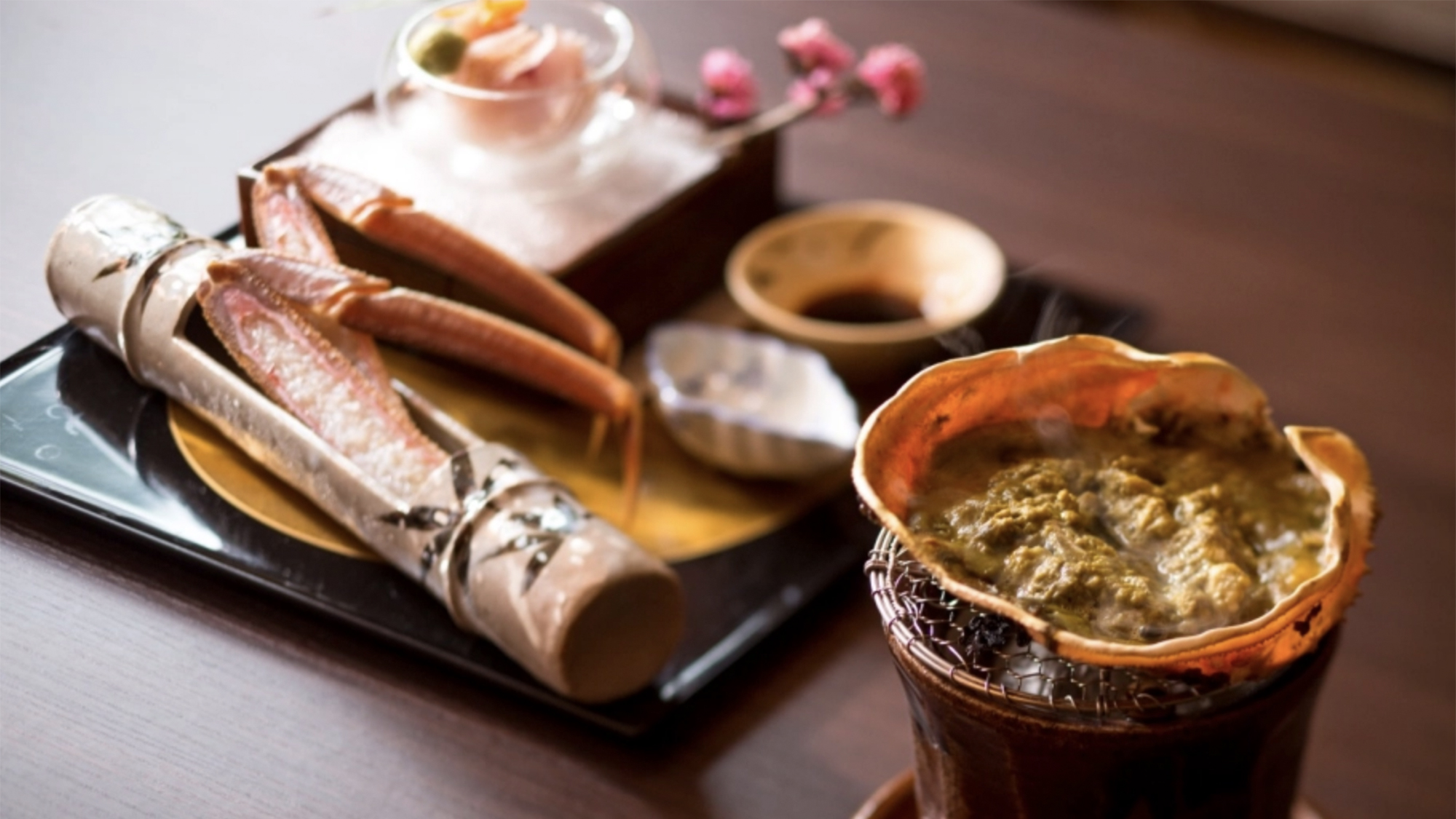 【夕餉 冬】こだわりのタグ付き活松葉蟹を多彩な料理で提供いたします[一例]