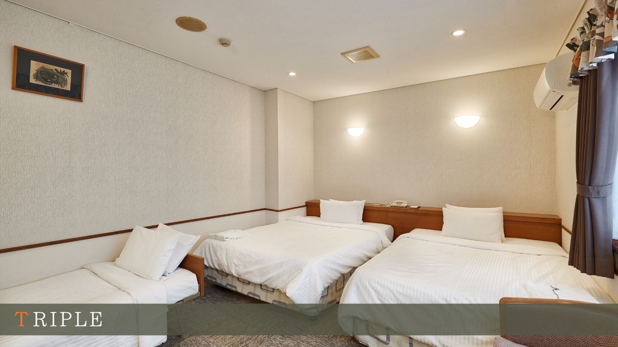 【トリプル/25～27㎡】シングルベッド3台。ご家族やお仲間とゆったりお寛ぎいただけます。