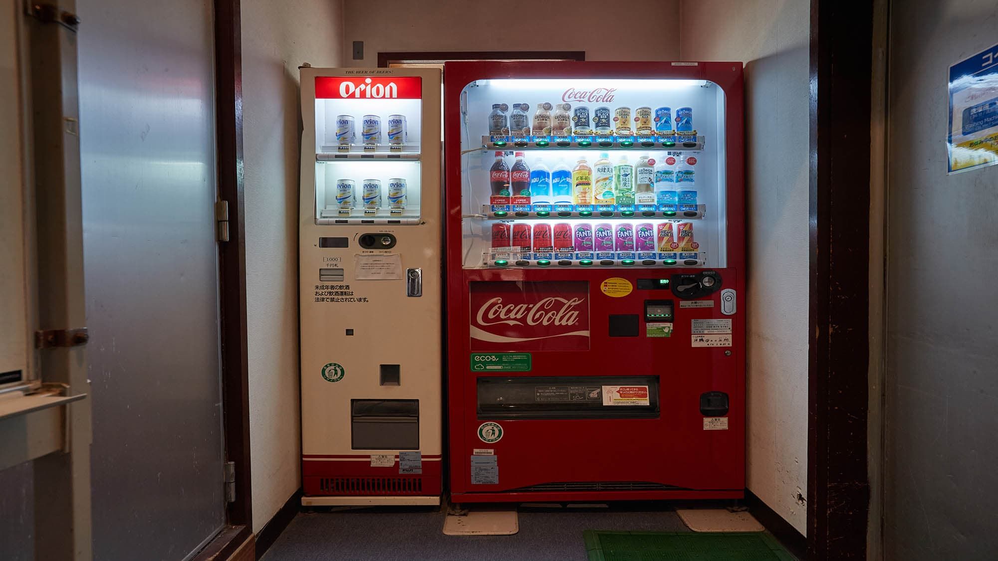 自動販売機もございます。夜間のちょっとしたお買い物に便利です。