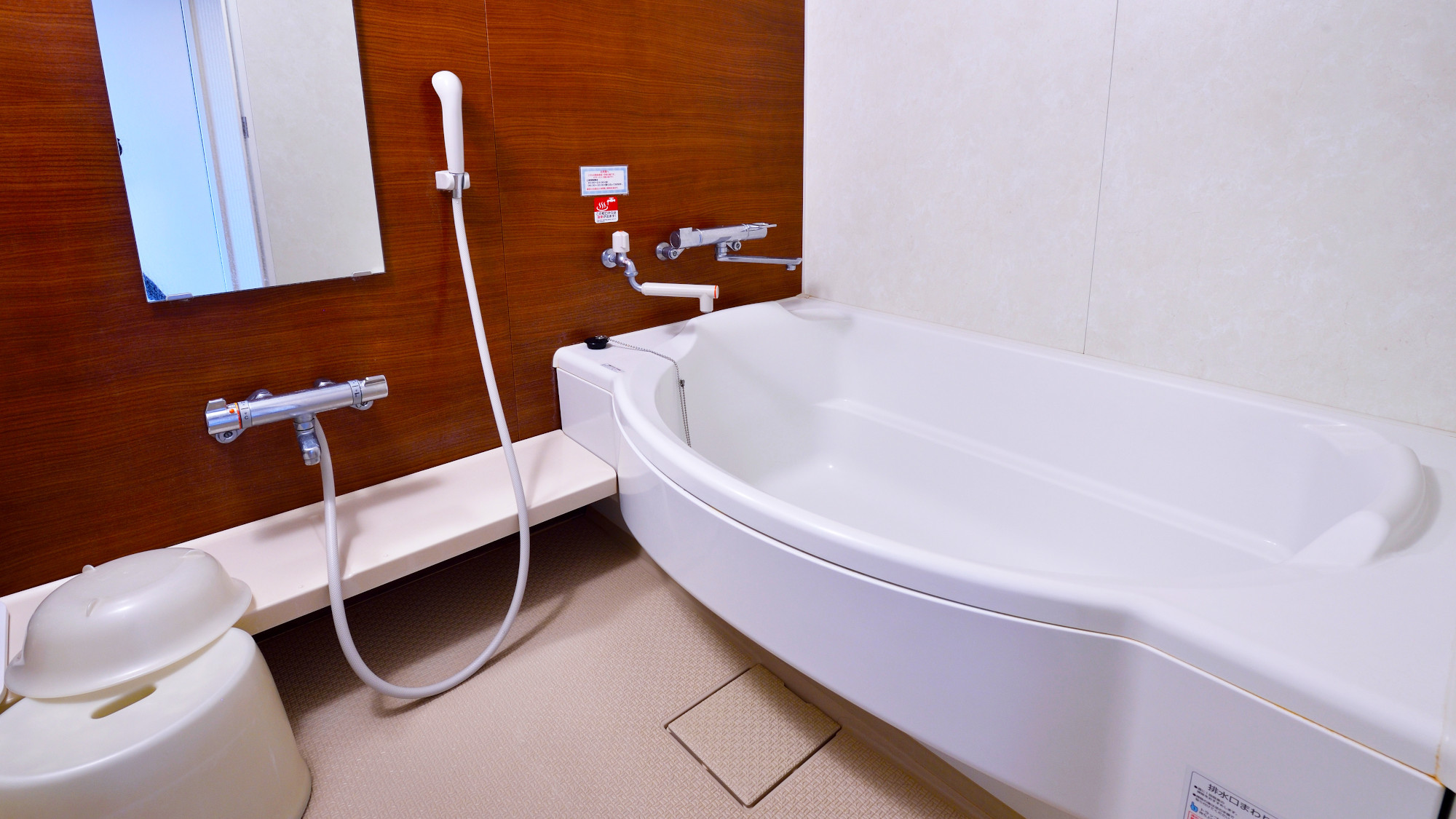 【デラックスツイン】トロトロのアルカリ温泉を客室で独占、トイレはセパレート。