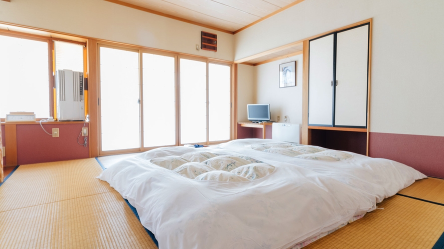 *【和室一例】畳のお部屋で足をのばしてリラックス。ゆったりとした時間の流れを感じます