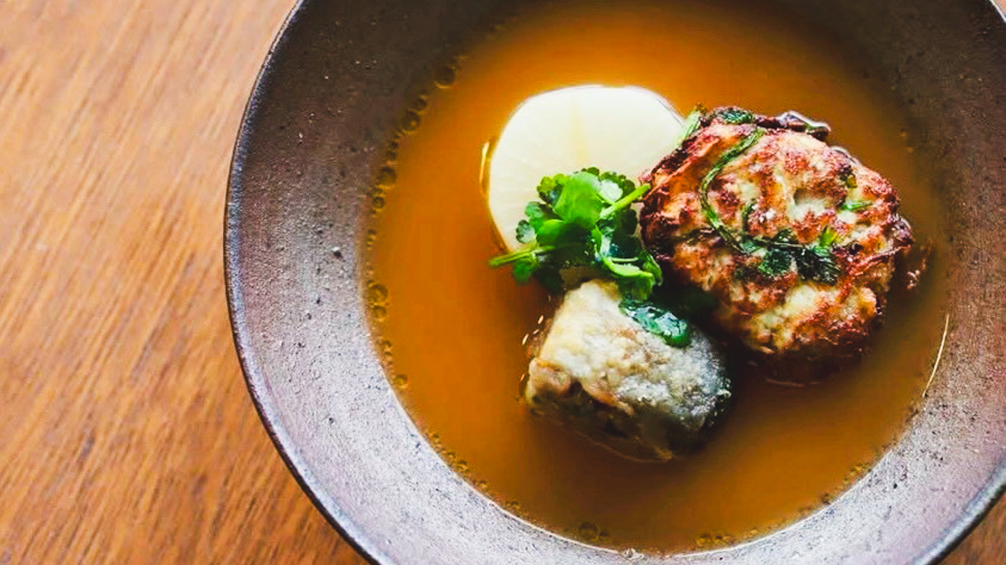 その時に採れる厳選素材を、ミシュラン星付き店で腕を磨いたシェフの監修の元、丁寧に仕立てた和洋折衷料理