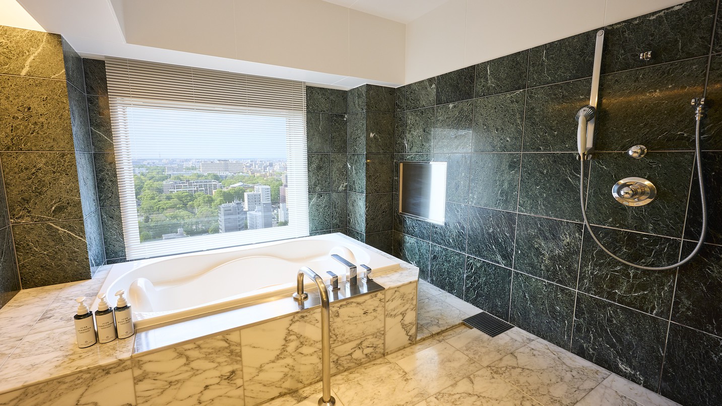 ビューバスイメージ。客室最上階プラザキング3部屋は、お部屋により異なるバスルームや眺望も魅力。