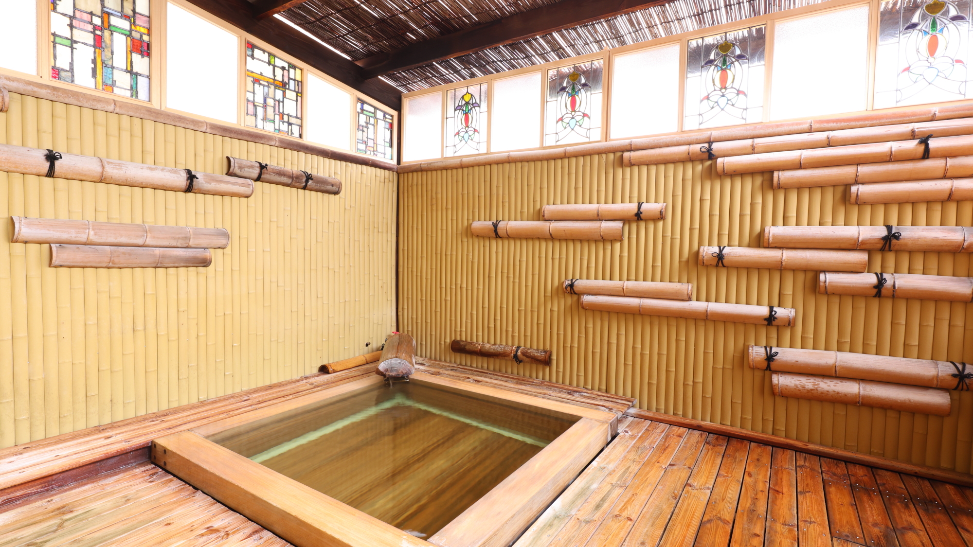 【最上階】露天風呂付客室の広い露天風呂