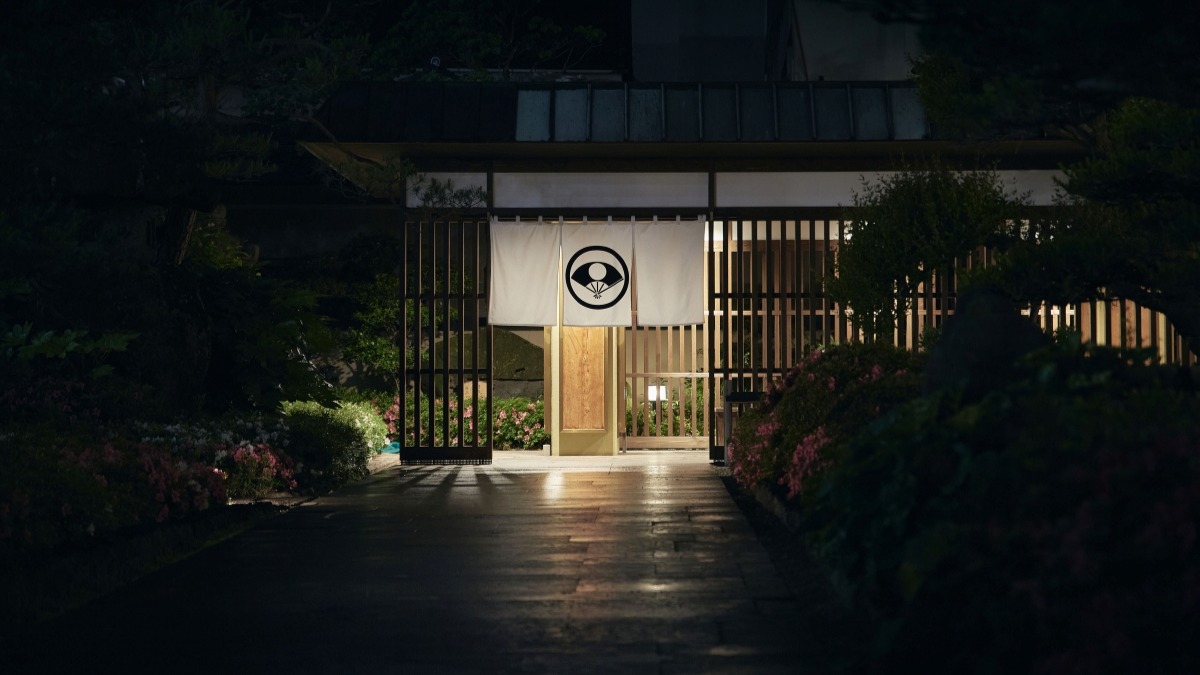 夜のエントランス