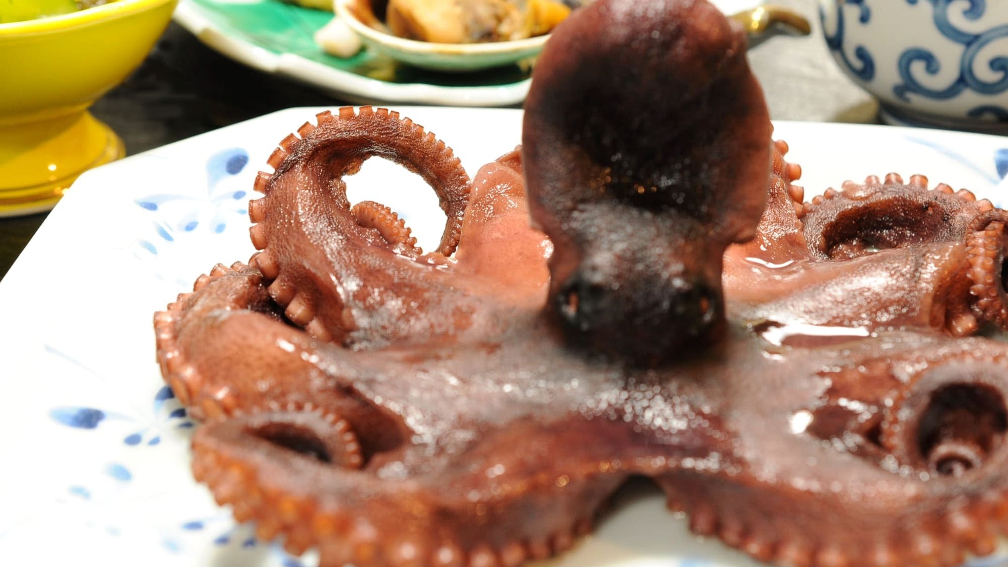 ◆<夕食>日間賀島のタコは格別身は柔らかくプリプリです。(たこの丸ゆでは5名様で1匹です)