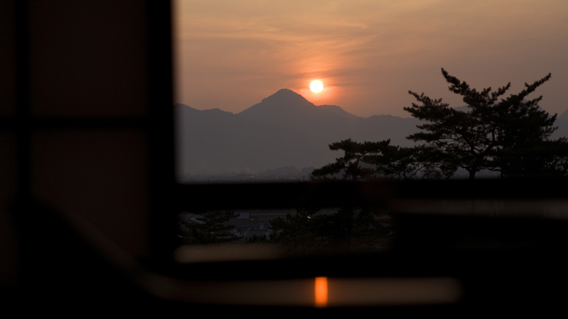 【松月テラス/ツイン】讃岐山脈から昇り来る朝日を眺める