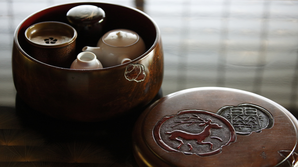 【数寄屋造り離れ/長生殿】春日大社との関係を思わせる茶櫃