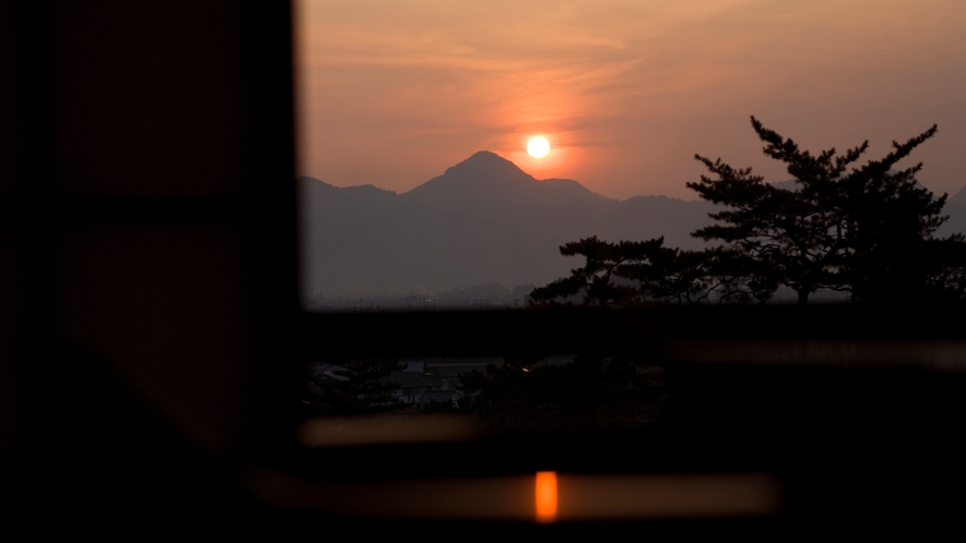 【松月テラス/ツイン】讃岐山脈から昇り来る朝日を眺める