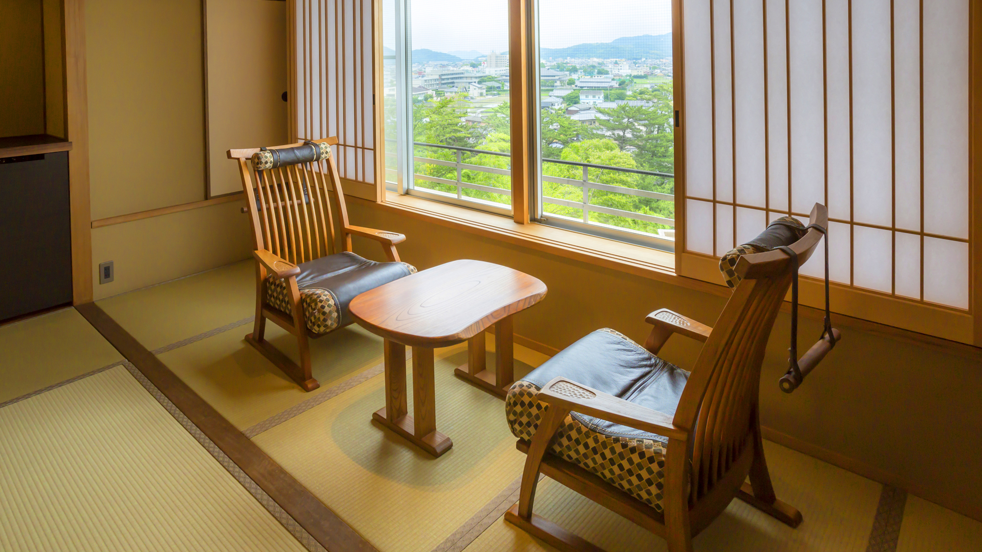 【富士見台/和室(讃岐平野側)】眼下には金刀比羅宮のお旅所が(一例)