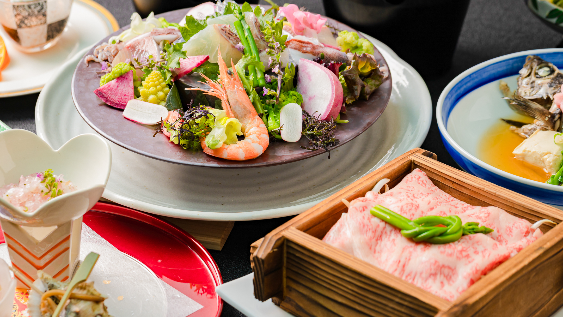 【愛媛三昧会席】伊予牛のせいろ蒸しと旬の野菜と鮮魚の盛り合わせ（季節によって変更の可能性あり）
