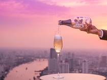 Flute A Perrier Jouet Bar： シャンパンバー