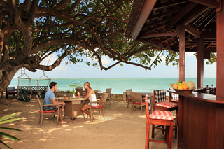 ビーチフロントカフェ