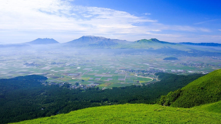 写真提供：熊本県観光連盟　阿蘇五岳