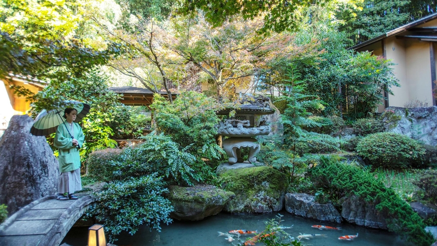 【敷地内の日本庭園】温泉のあとは庭園をゆったりお散歩