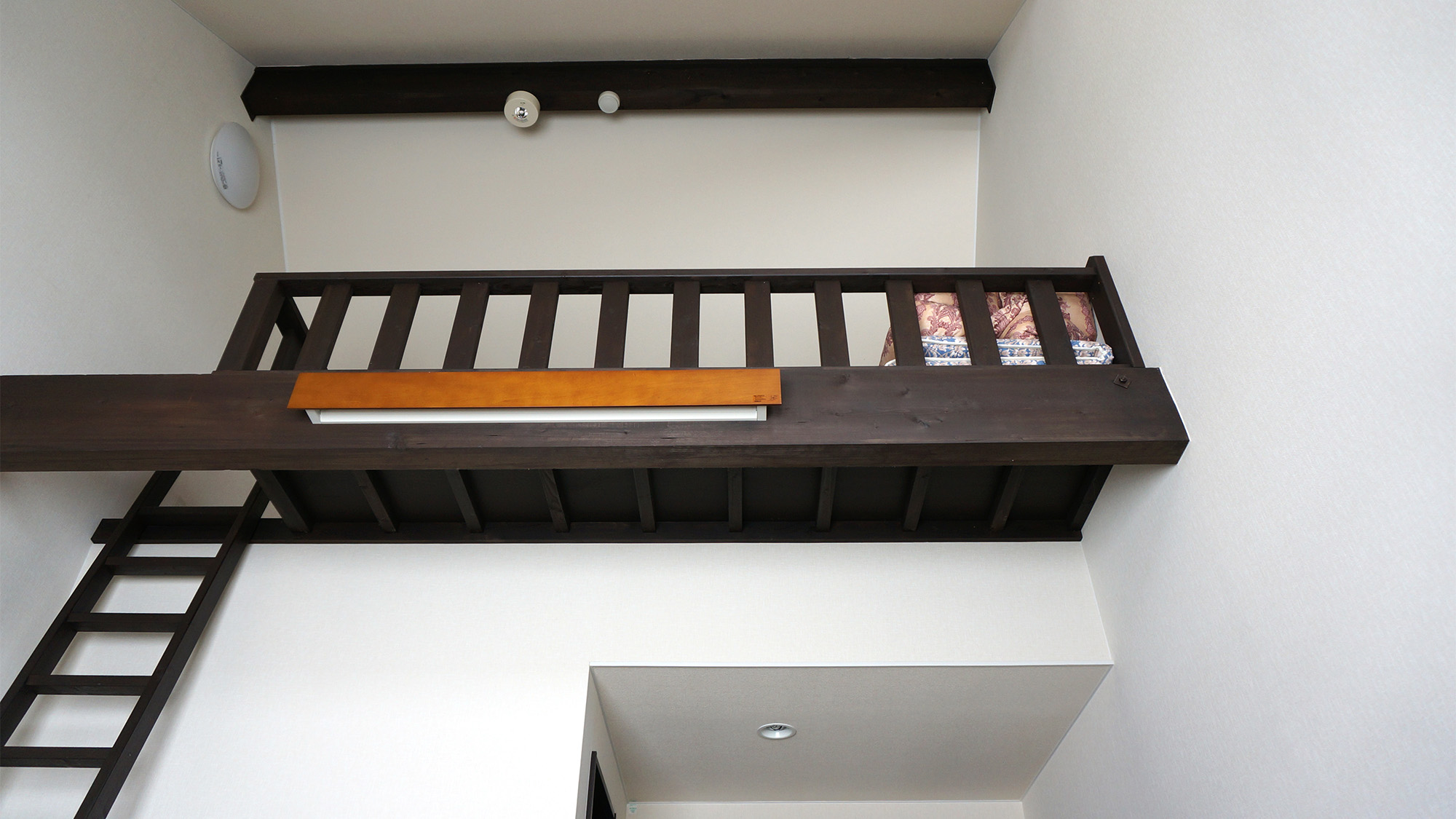 ・【ロフト付洋室一例】窓からは雄大な山々や田園風景をご覧いただけます