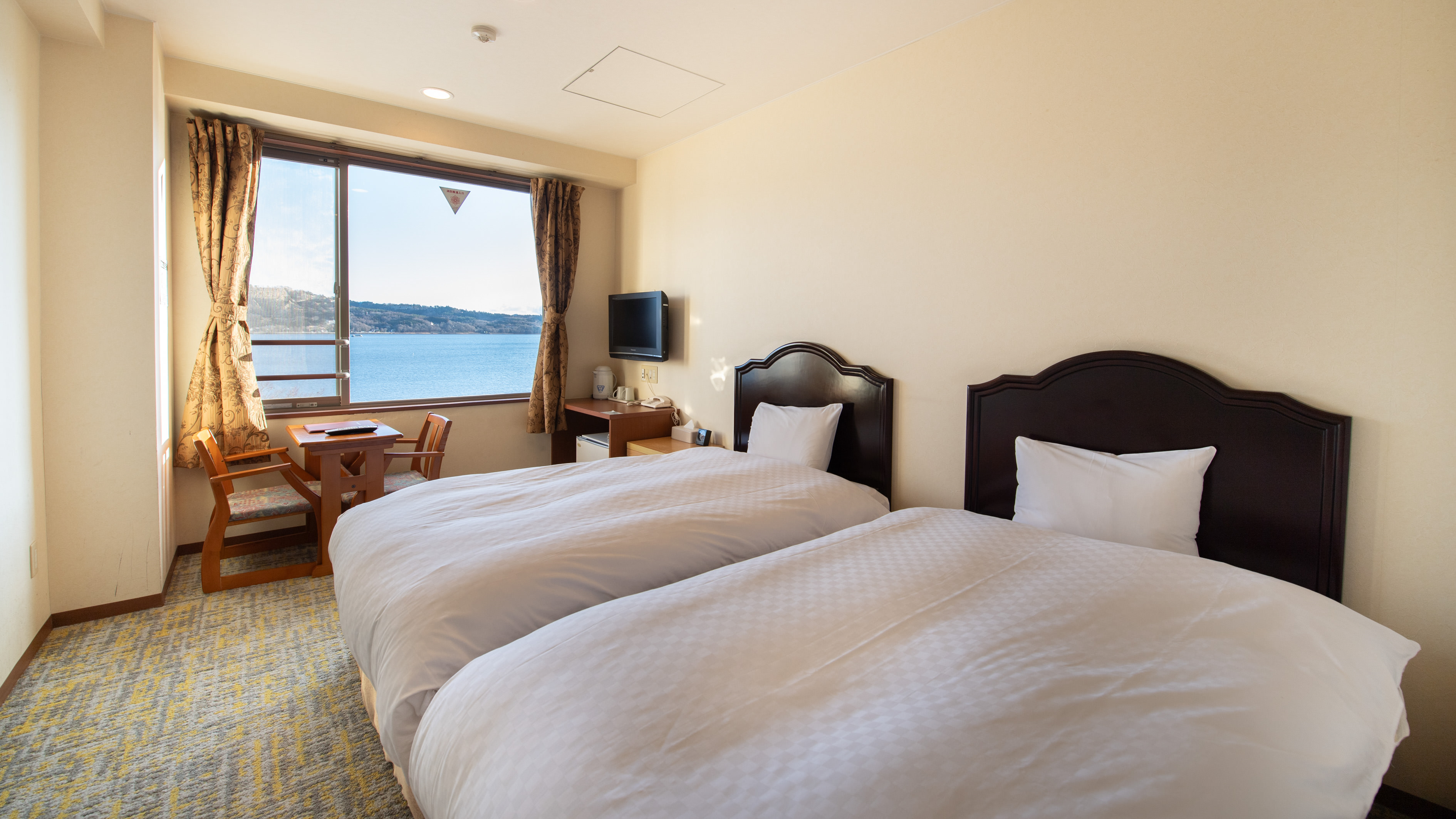 【山中湖ビュー客室】スタンダード洋室21平米　禁煙