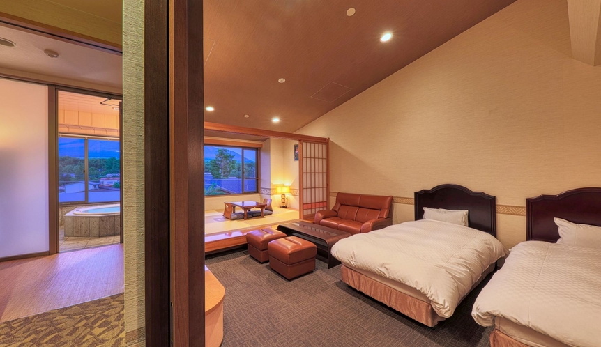 【富士山ビュー温泉風呂付スイートルーム】限定１室のスイート。琉球畳の和室と温泉風呂で寛ぎのひと時。