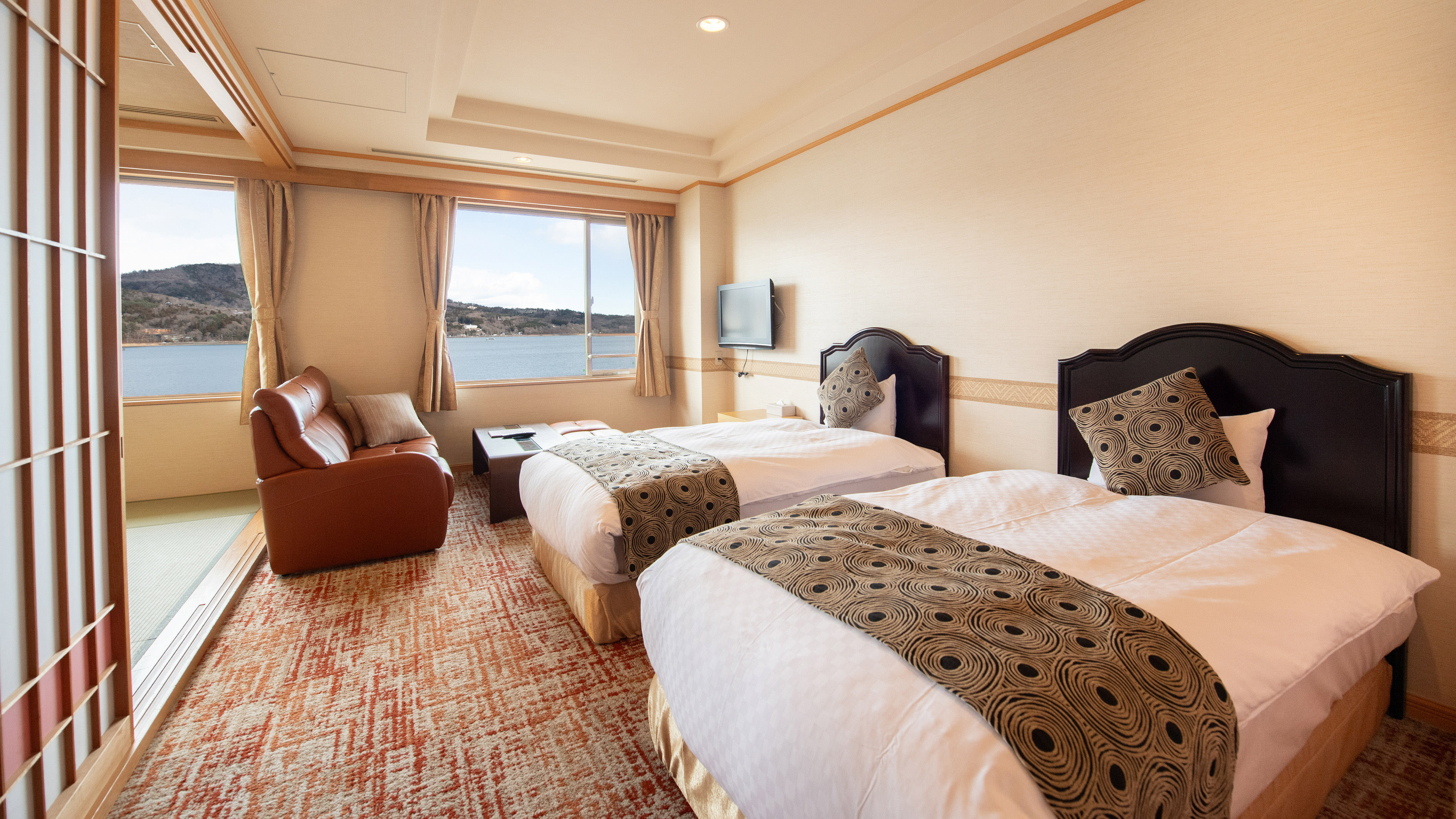 【山中湖ビュー客室】温泉風呂付スイートルーム50平米　禁煙