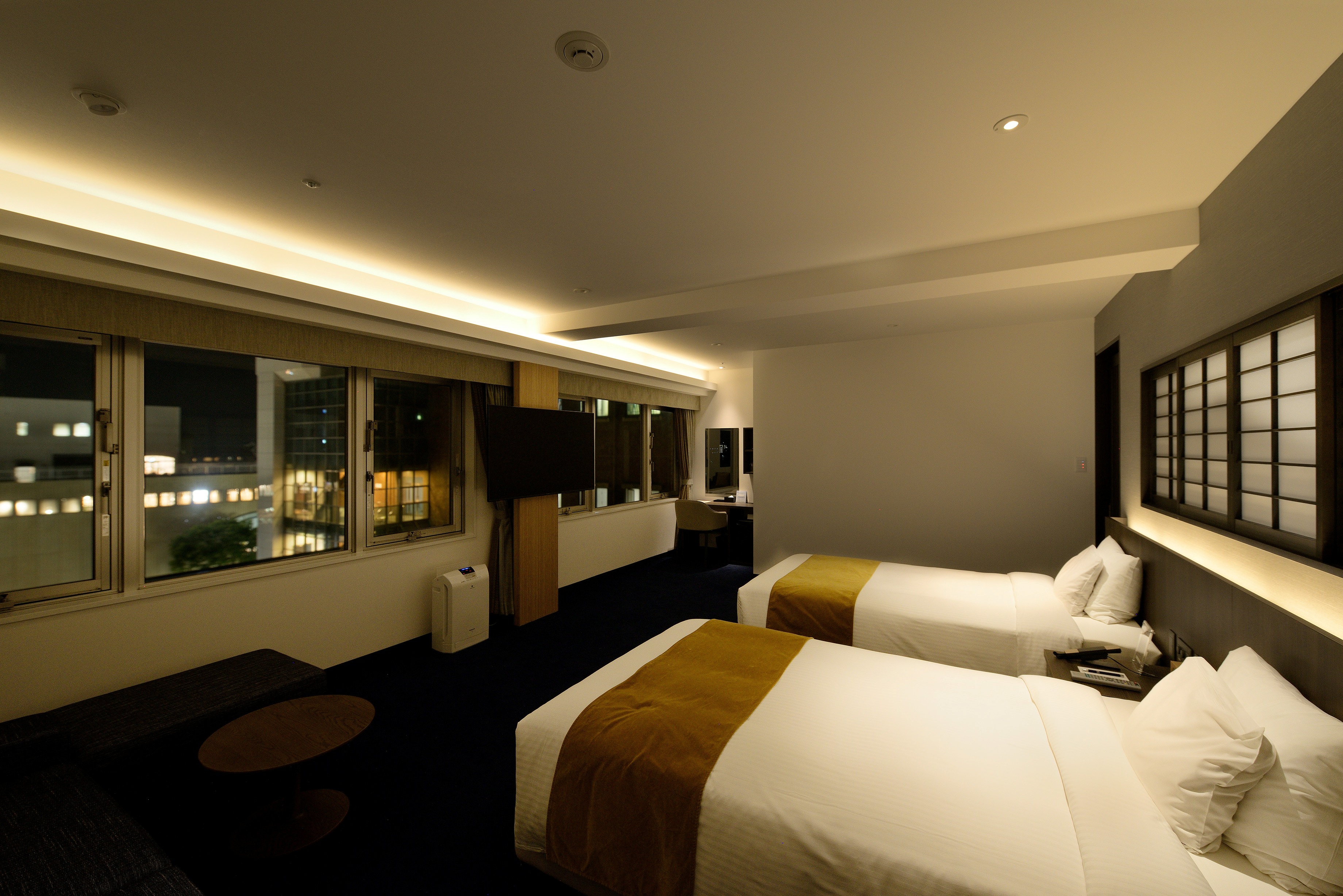 広々とした空間でぜいたくなひと時をお過ごしいただける、家族連れにご好評のお部屋。（客室の一例）