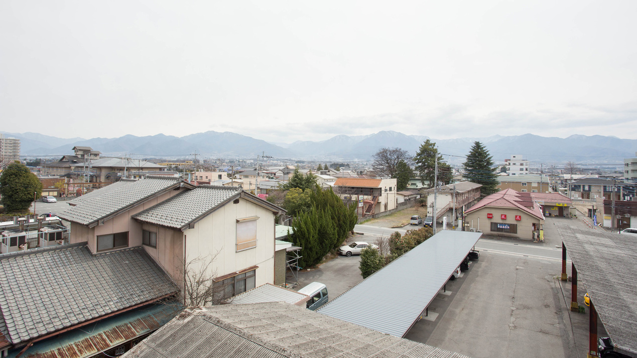 *【二間和室12畳+12畳（一例）】甲府盆地を取り巻く山々の景色をご覧いただけます