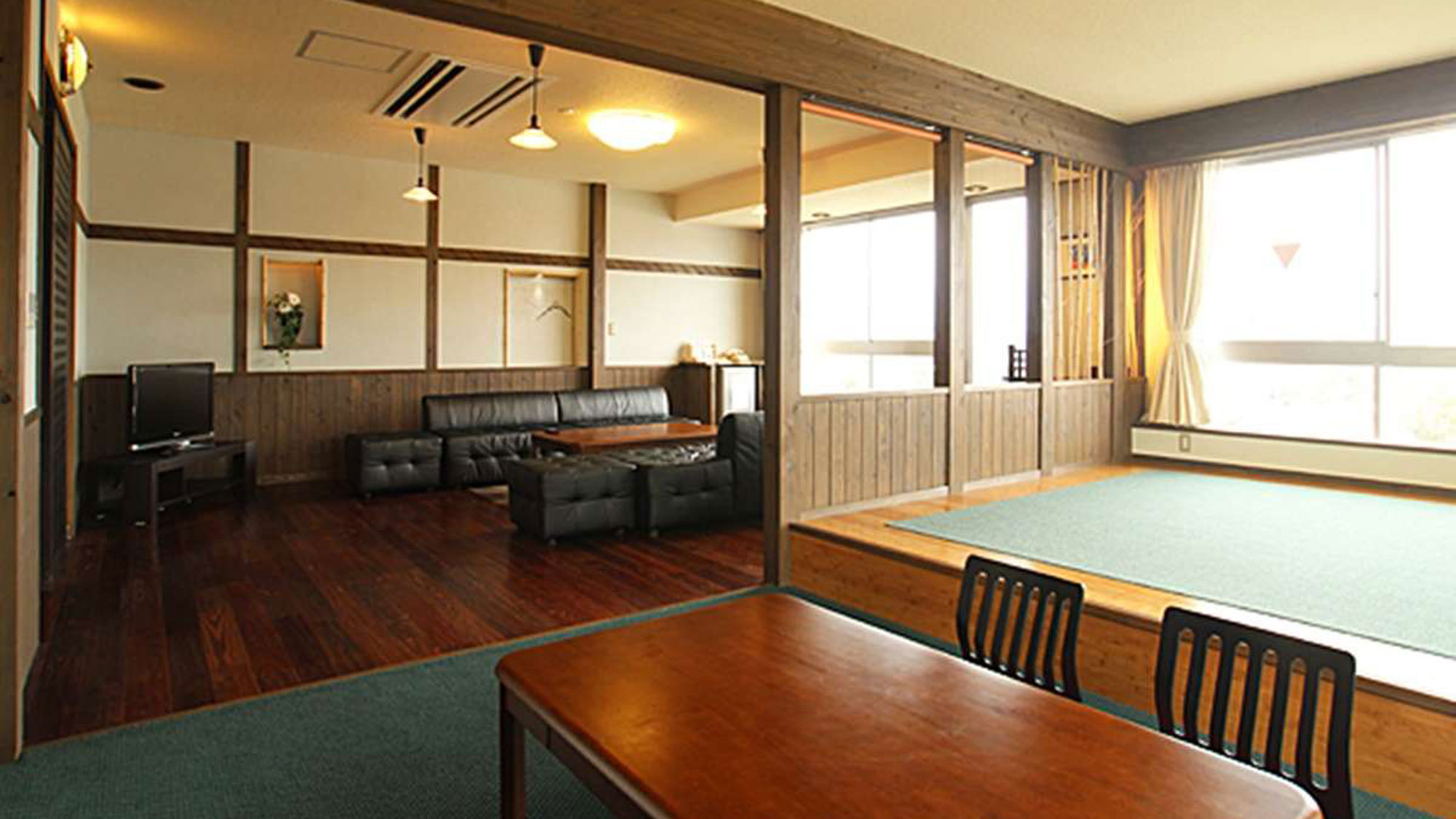 *【二間客室38平米（一例）】ラウンジ・就寝スペースの分かれた特別室です