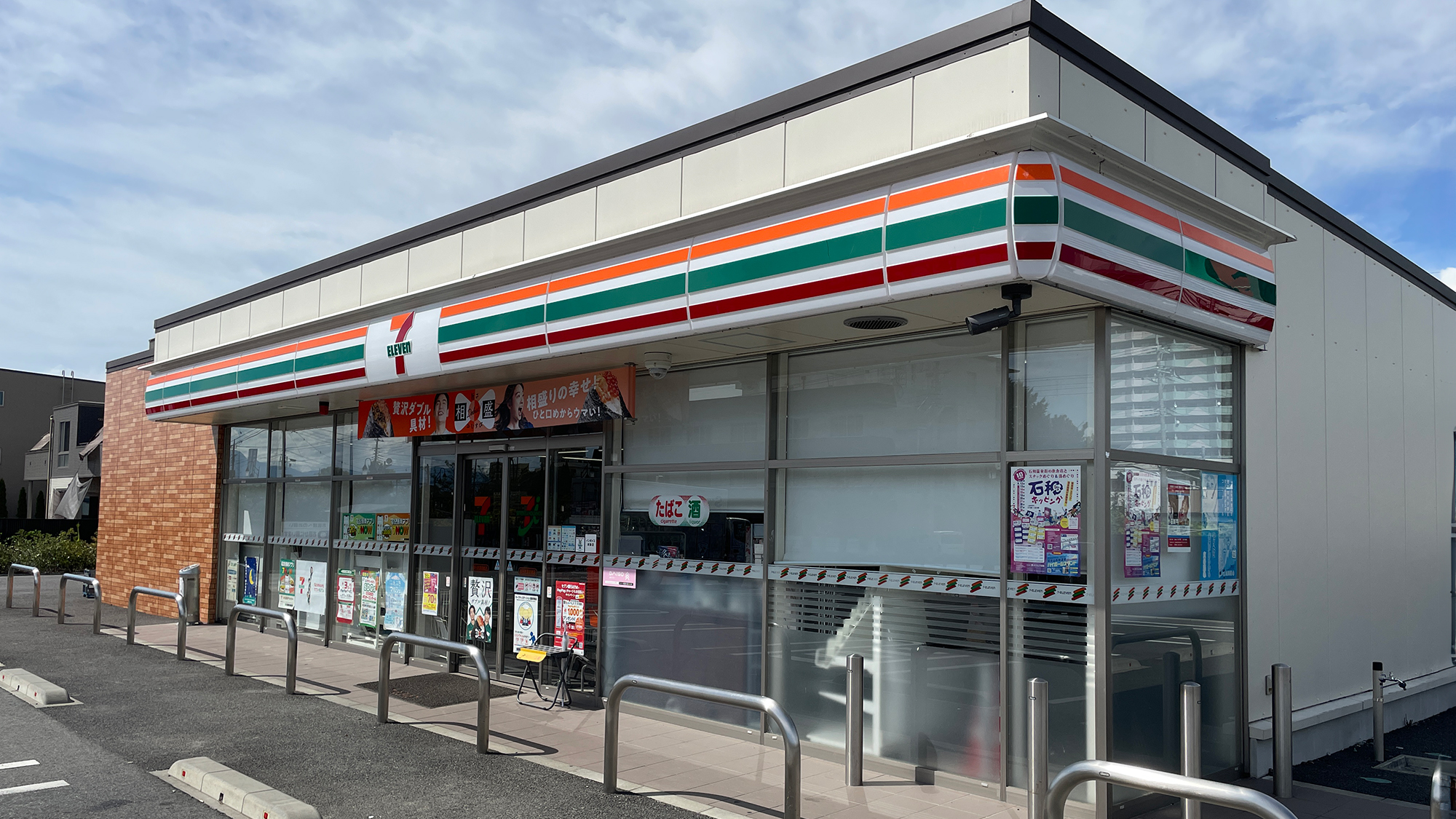 *【セブンイレブン春日居温泉郷店】徒歩4分（約300ｍ）の場所にコンビニがあり便利です