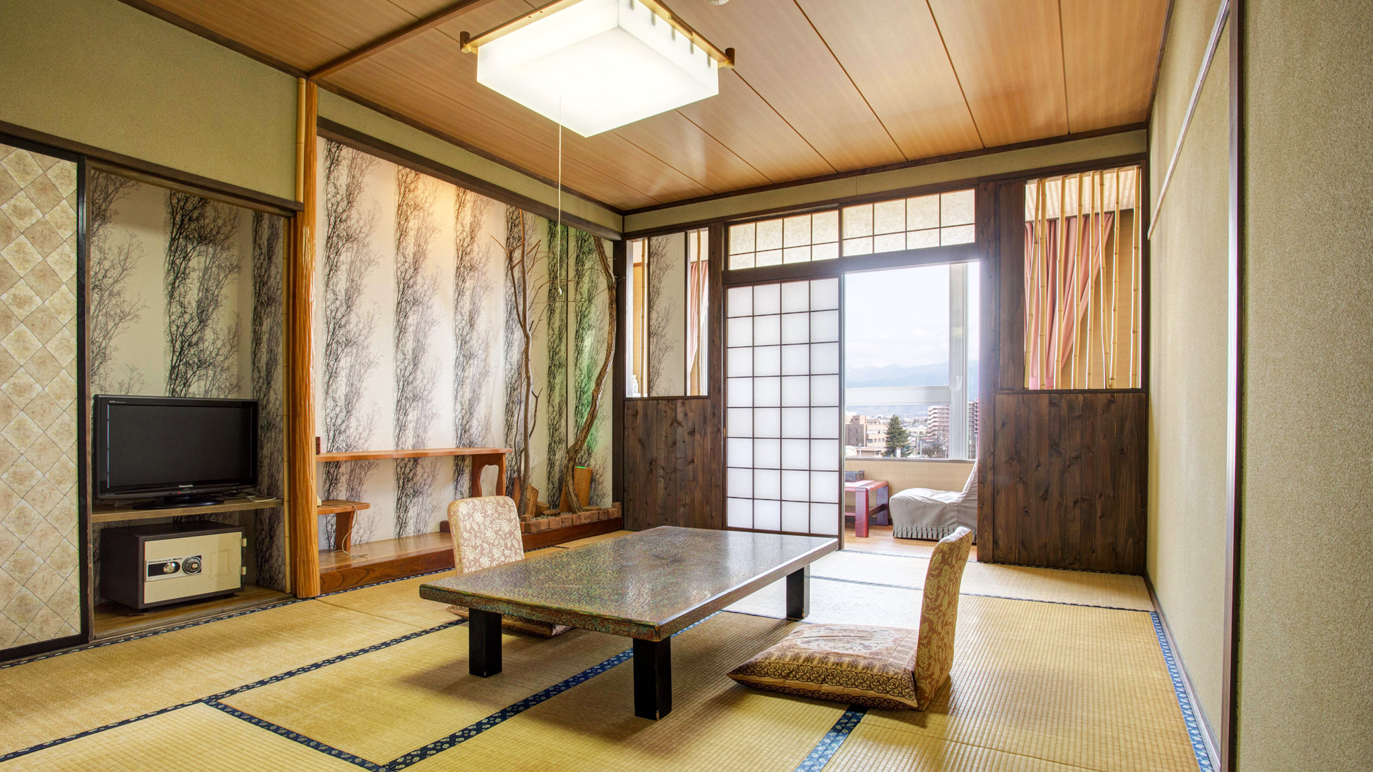 *【デザイン和室10.5畳（一例）】255号室のお部屋。ごゆっくりお寛ぎくださいませ。