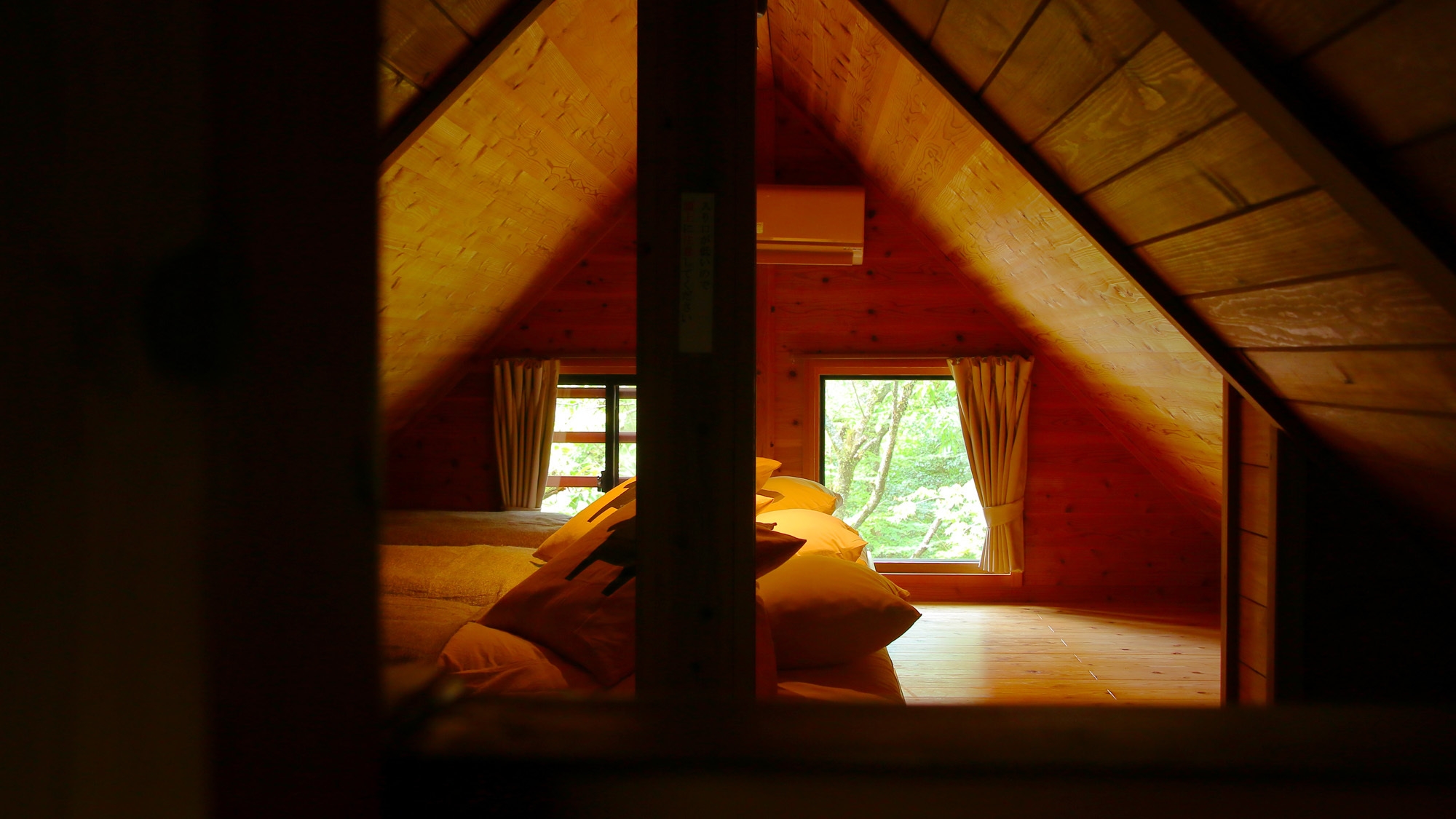 IKEAインテリア内装客室【もみじ】天然温泉内湯＆露天風呂付きBBQテラス[客室禁煙/テラス喫煙可]