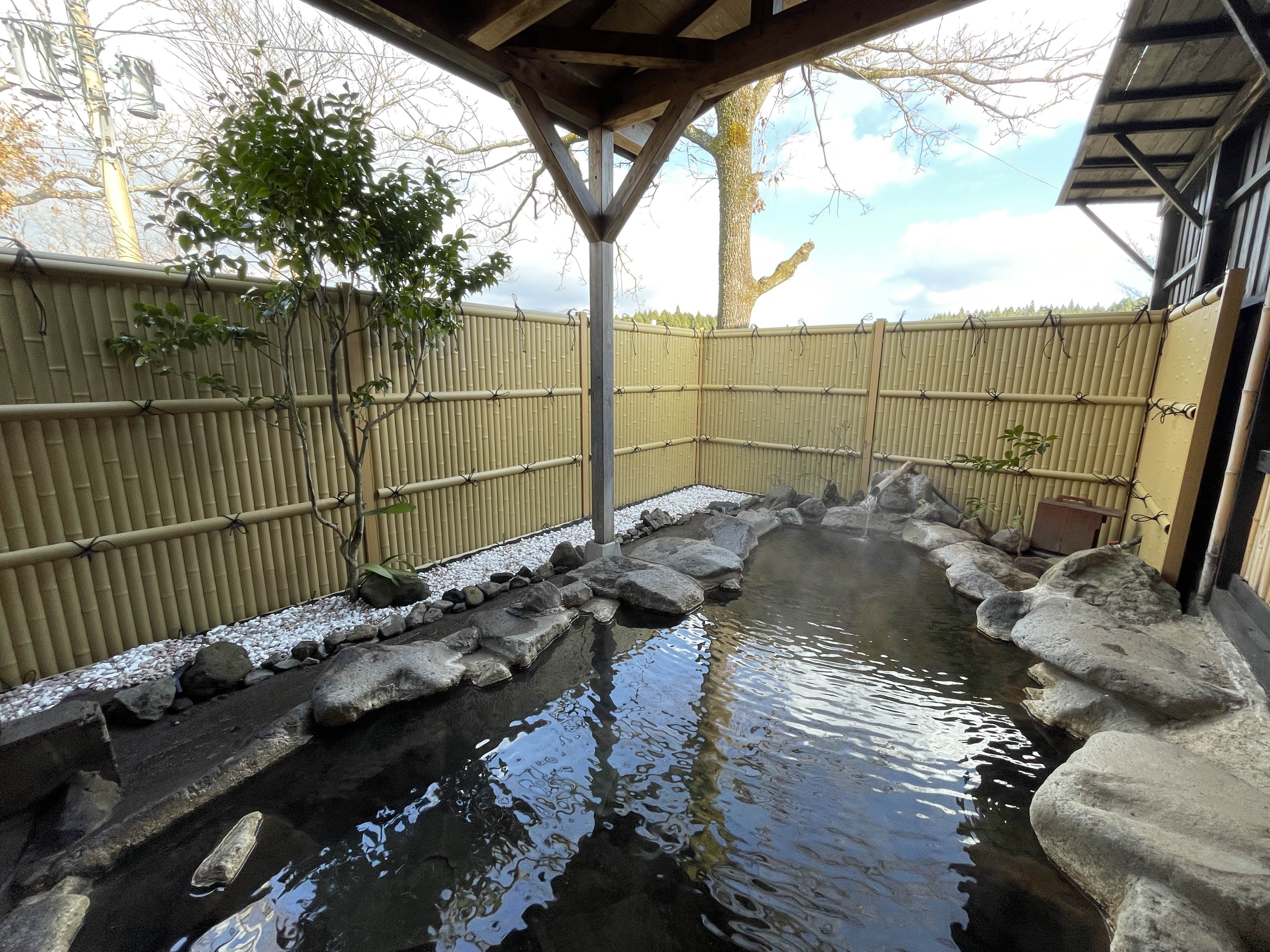 【藤の湯】源泉掛け流し温泉露天風呂(日替わり制)