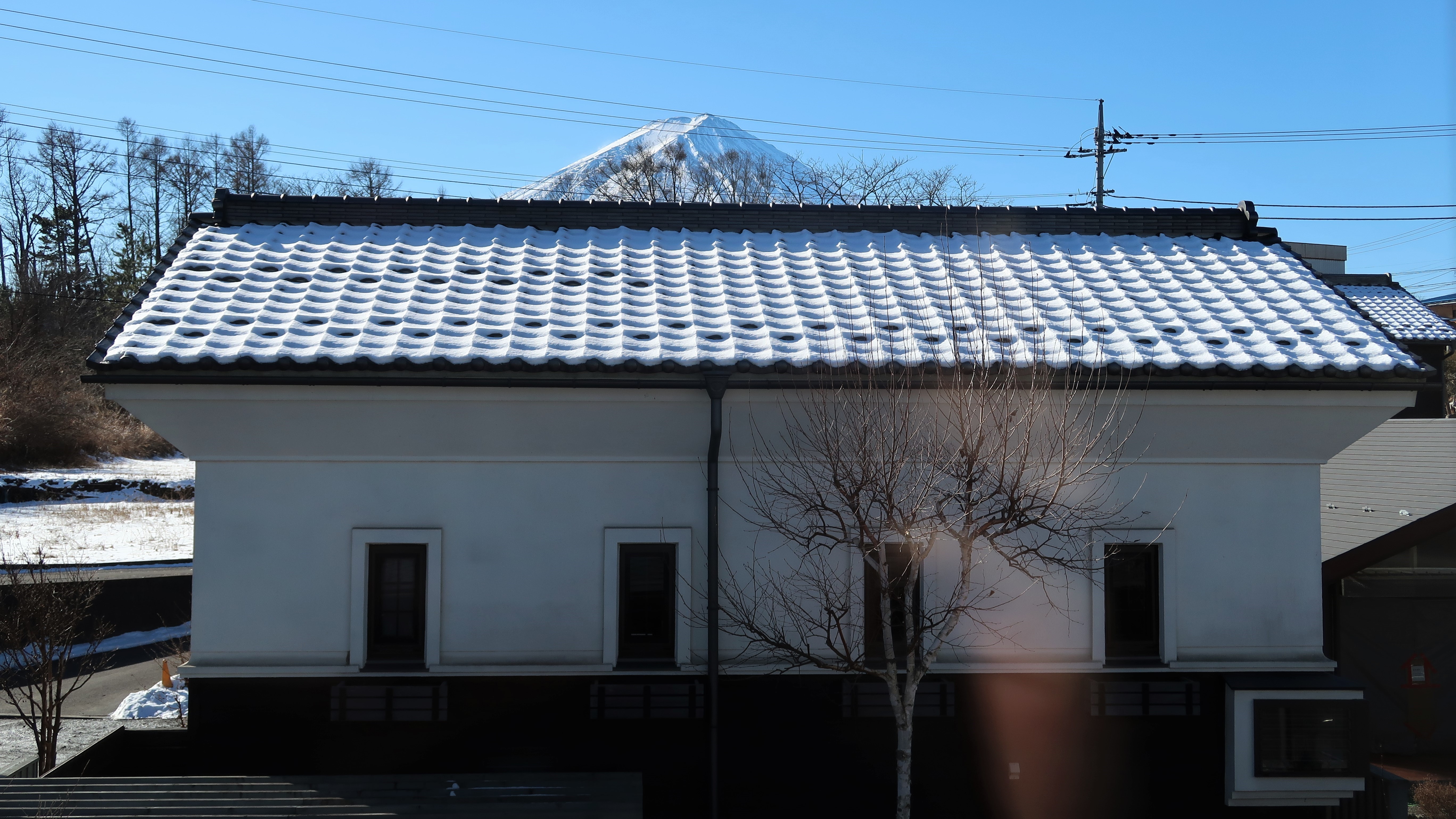 2階から見える冬の富士山