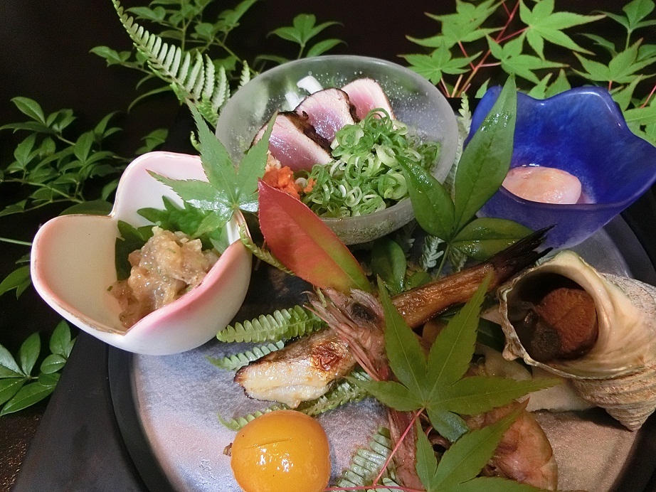 季節の天然魚介類会席　【部屋夕食または個室】